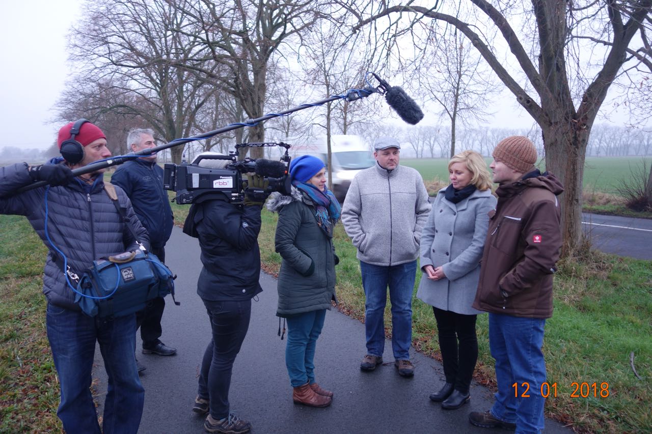 Stefan Gürgen, Heike Bartel und Martin Meier (von rechts) beim Interview mit dem rbb.