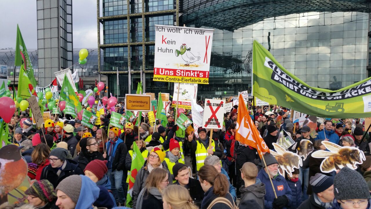 Auftakt am Hauptbahnhof Berlin