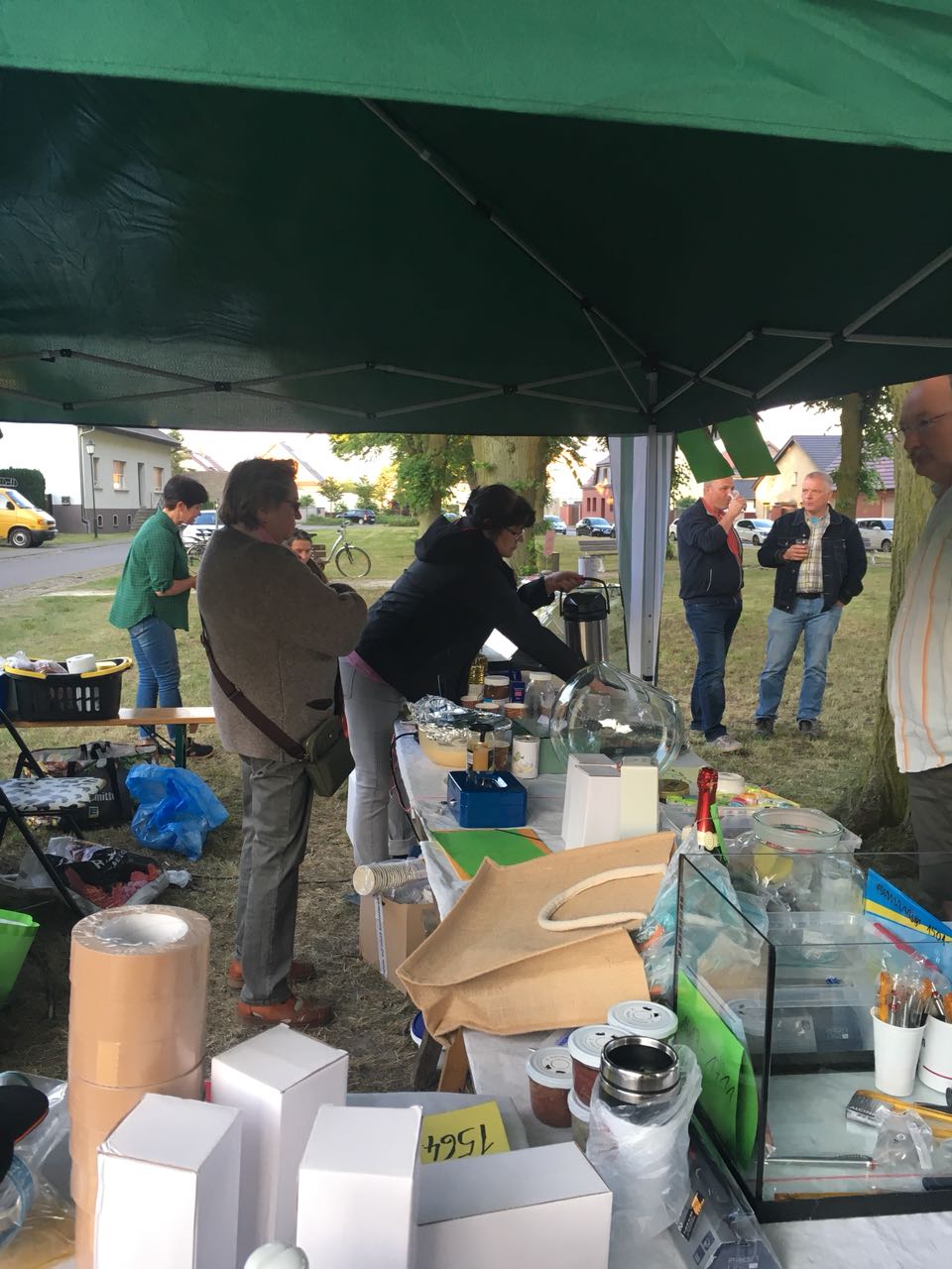 Am Stand der BI beim Dorffest in Zehlendorf.